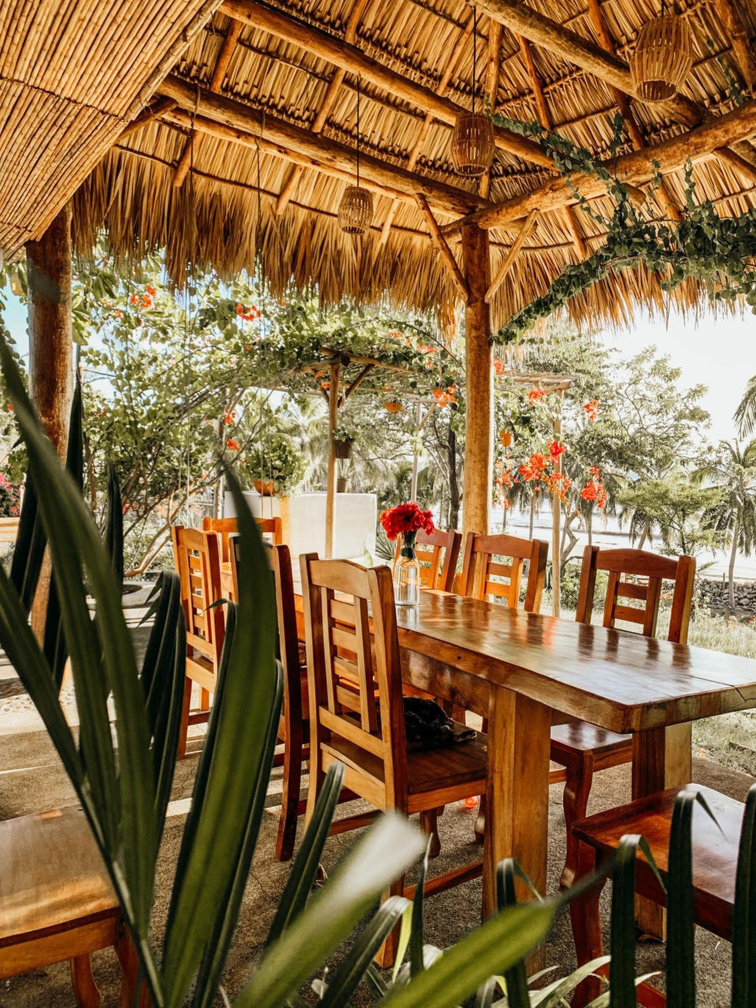 Nimbu Beachhouse Transito Luaran gambar