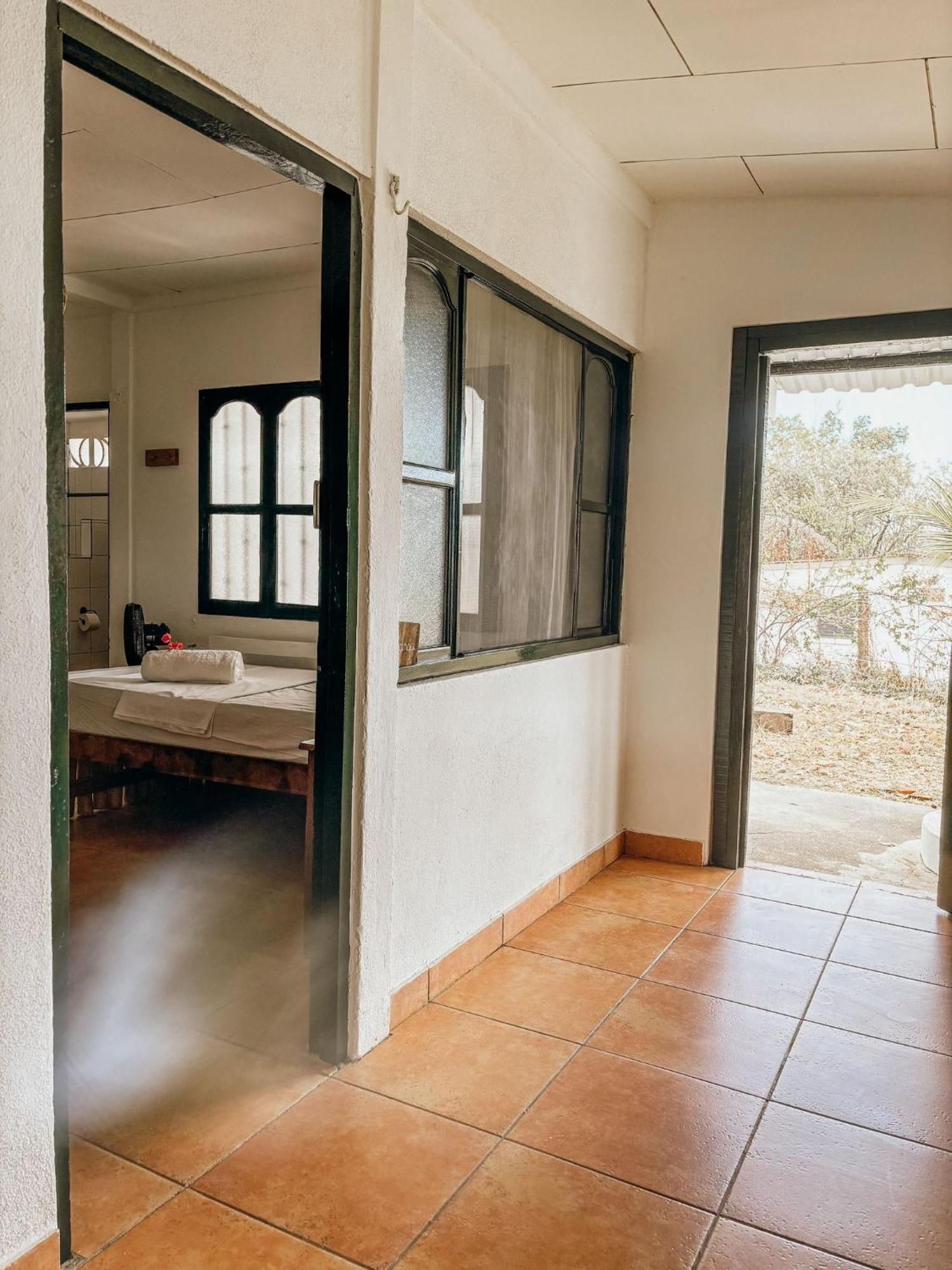 Nimbu Beachhouse Transito Luaran gambar
